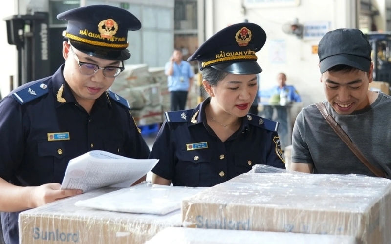 Hàng bị giữ lại do đơn vị hải quan xử lý chậm